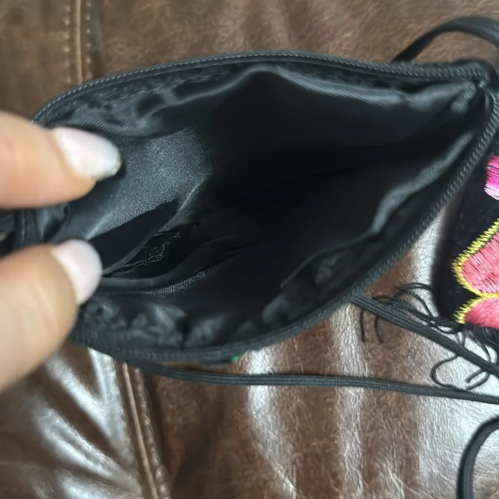 194- NWOT Mexican embroidery and tassel bag - Picture 2 of 3